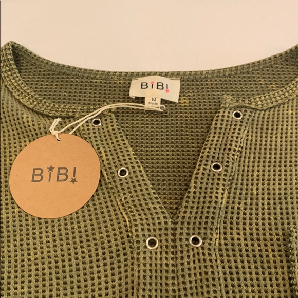 Bibi NWT Waffle Printed Mineral Washed Top Sz Med Small Grommet Detail Raw Hem - Picture 6 of 11